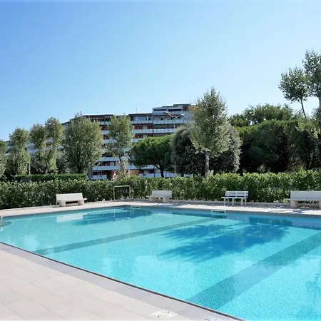 Apartment By The Seabeach